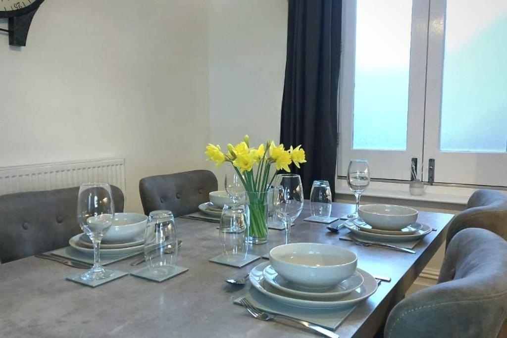 2 Bedroom City Centre Duplex Apt Preston  Buitenkant foto