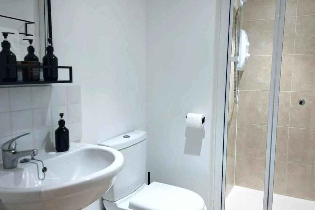 2 Bedroom City Centre Duplex Apt Preston  Buitenkant foto
