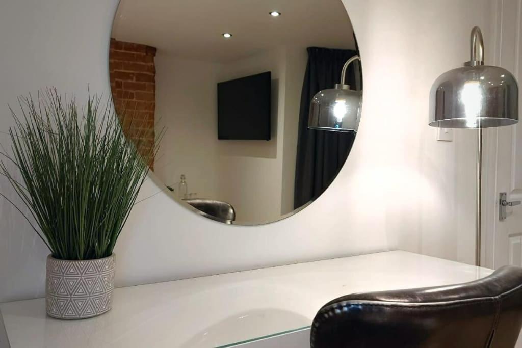2 Bedroom City Centre Duplex Apt Preston  Buitenkant foto