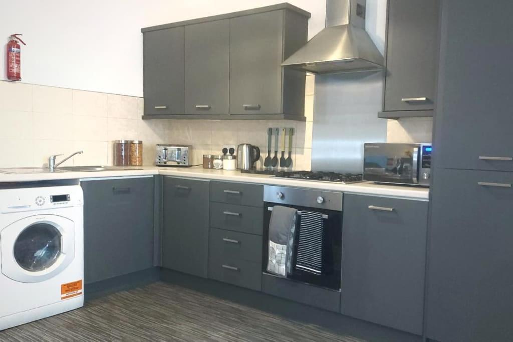 2 Bedroom City Centre Duplex Apt Preston  Buitenkant foto